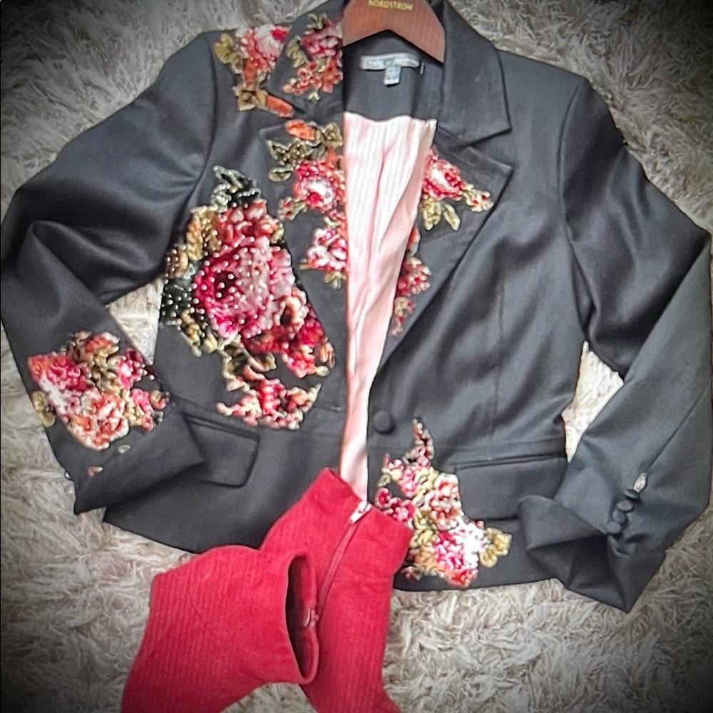 Beautiful blazer/jacket💕 - Picture 2 of 16